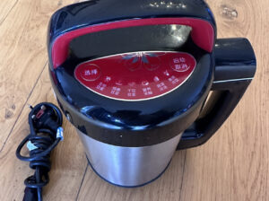 豆浆机 100超市购买原价79