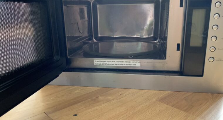 两用微波炉/烤箱出售。30镑 。很适合餐馆外卖店。